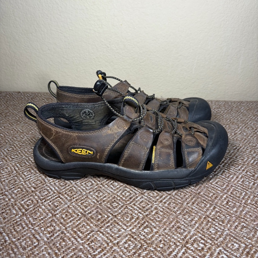 KEEN Mens Newport waterproof brown leather hiking shoes Sz 10 sandals outdoor